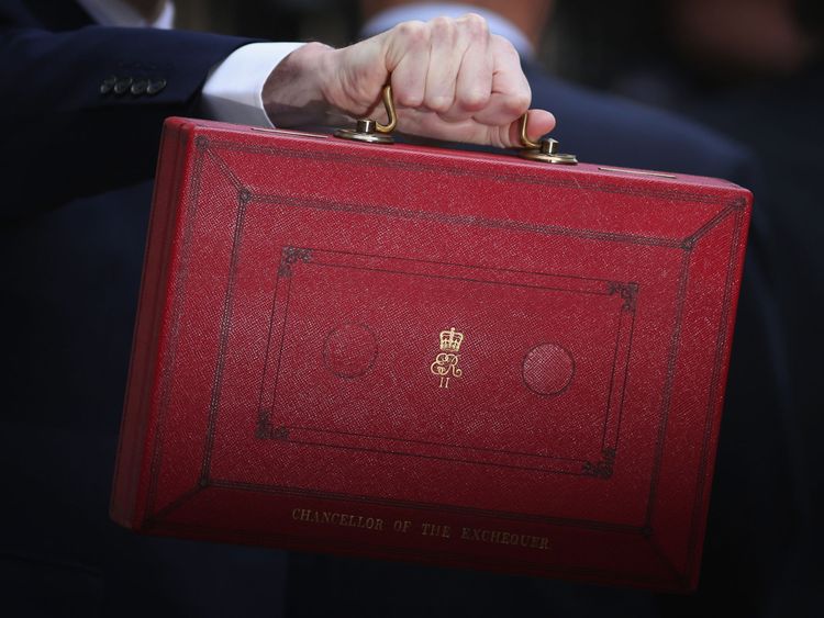 LONDON, ENGLAND - MARCH 16: British Chancellor of the Exchequer, George Osborne carries the Budget Box outside 11 Downing Street on March 16, 2016 in London, England. Today&#39;s budget will set the expenditure of the public sector for the year beginning on April 1st 2016 against the revenues gathered by HM Treasury. (Photo by Dan Kitwood/Getty Images)
