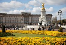 Buckingham Palace banned ‘coloured immigrants’ from clerical jobs in 1960s, papers reveal (Report)