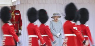 Queen Elizabeth sits back for parade on official birthday (report)